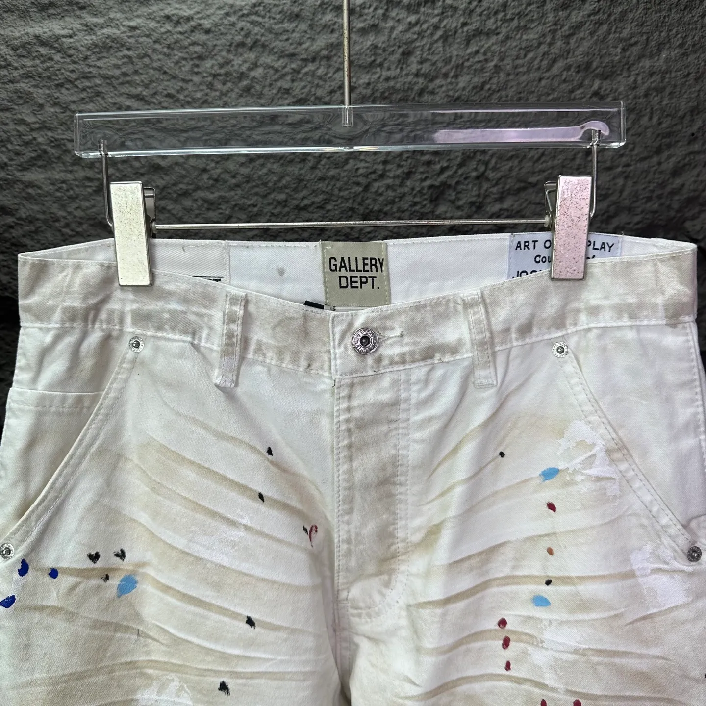 P260 GALLERY DEPT. 2025 new splash-ink hand-painted distressed couple style loose bootcut dirty jeans 🔥High version🔥High version🔥 Top ceiling quality Styles with different washed textures are very friendly to people with thin legs and thick legs. The loose version of the bootcut is very flattering. Moderate length that never goes out of style, easy to match with casually, basic styling for various styles, a must-have in the wardrobe! The fabric is stiff but also makes the upper body soft without losing texture. The washing process is even more perfect. It is a must-have item for everyone! ! ! Washed wheat, hang tag, pants label, complete with three labels, color: white, size: 28, 30, 32, 34, 36 (five sizes)